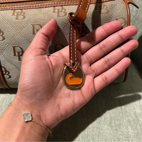 Dooney & Bourke Shoulder Bag Dooney & Bourke Barrel Bag Vintage D&B Bag Y2K - Picture 4 of 12